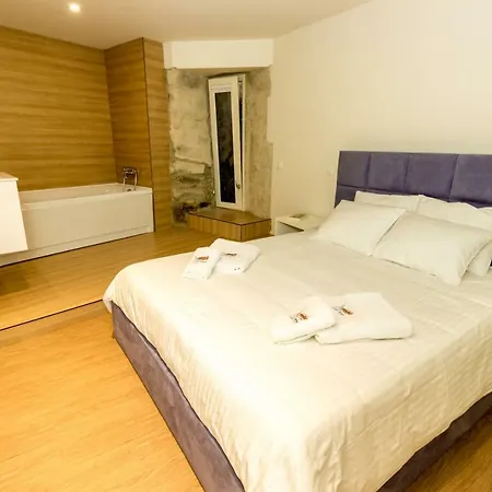 Guest H4u - Casa Dom Luis River View *